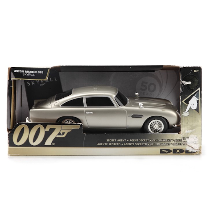 Машина ASTON MARTIN V12 VANQUISH "DIE ANOTHER DAY" арт.62020TS из к/ф о Джеймсе Бонде